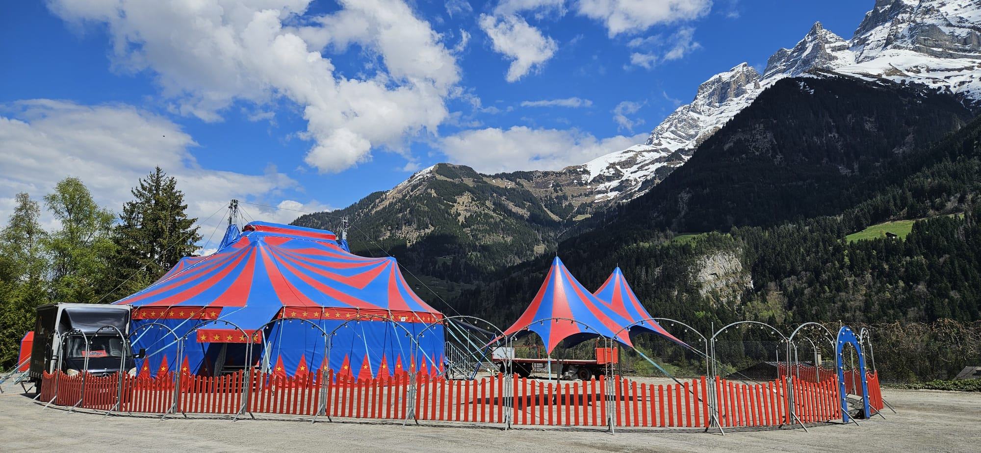 "Tous en piste", un spectacle de cirque joué par les élèves des écoles primaires de Champéry